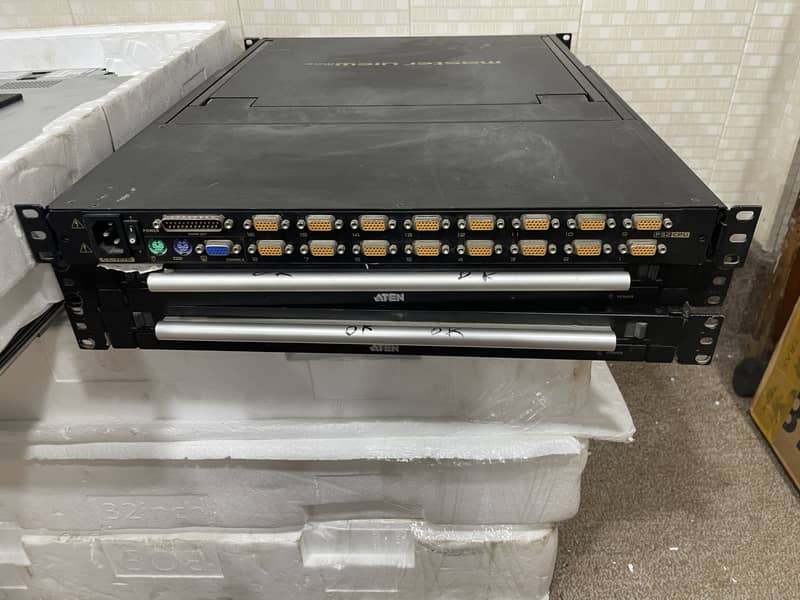 Aten 16 Port KVM Master View Max 15" and 17" with Railkit Server Rack 4