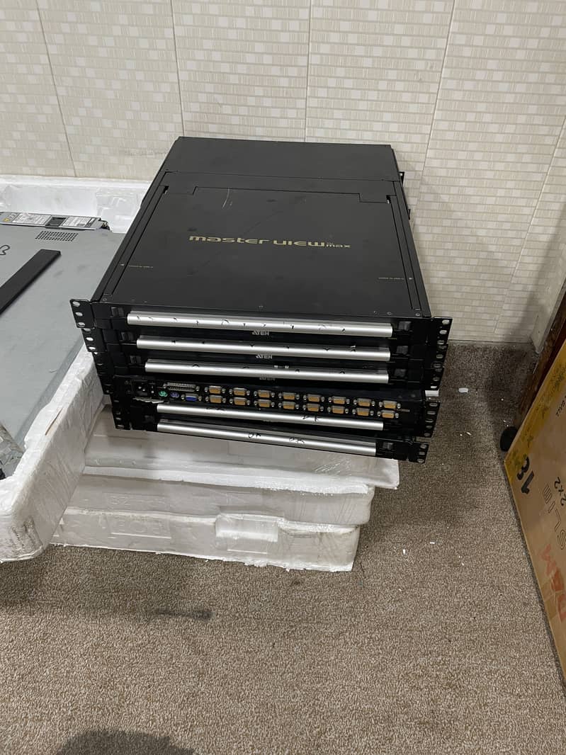 Aten 16 Port KVM Master View Max 15" and 17" with Railkit Server Rack 7