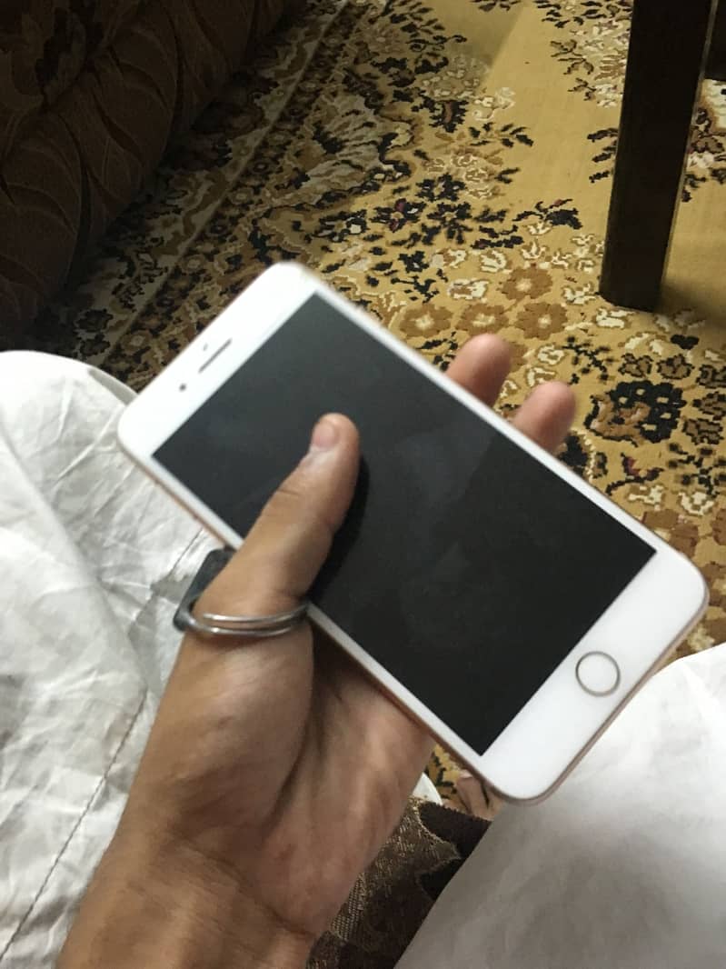 iPhone 8 Plus non pta fu 64gb all ok with box and read my add 2