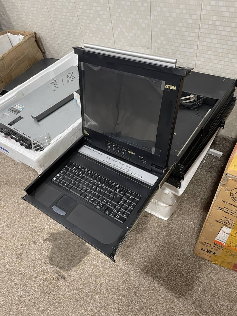 Aten 16 Port KVM Master View Max 15" and 17" with Railkit Server Rack 2