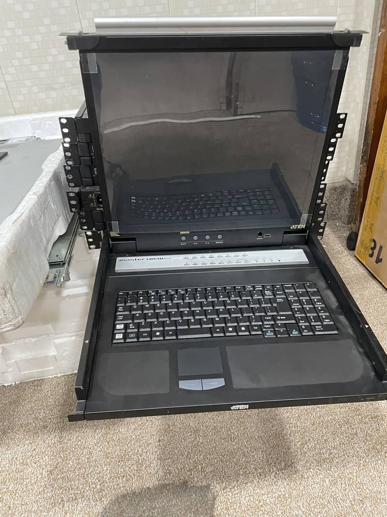 Aten 16 Port KVM Master View Max 15" and 17" with Railkit Server Rack 8