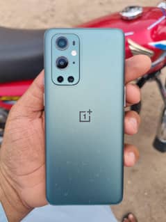 one plus 9 pro 12gb/256gb and 10/10 condition but only 3 lines hen