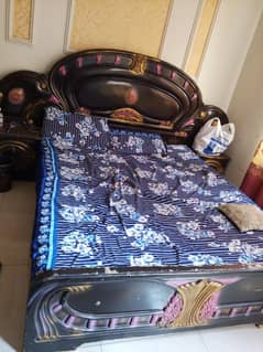 king size bed with side table's deco paint