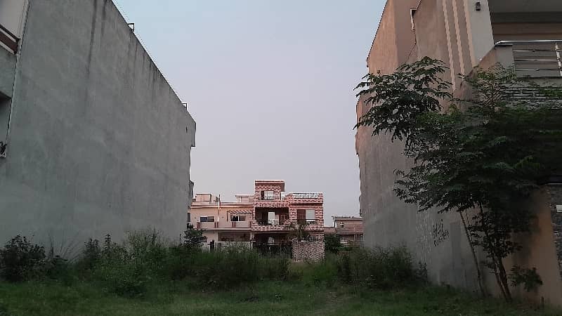 Prime Location Level Plot For Sale In St 241 2