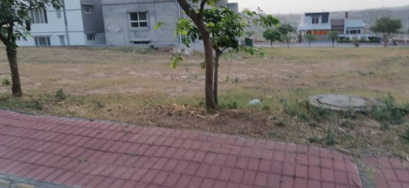 1 KANAL RESIDENTIAL PLOT AVAILABLE FOR SALE ON PRIME LOCATION IN BLOCK A 1