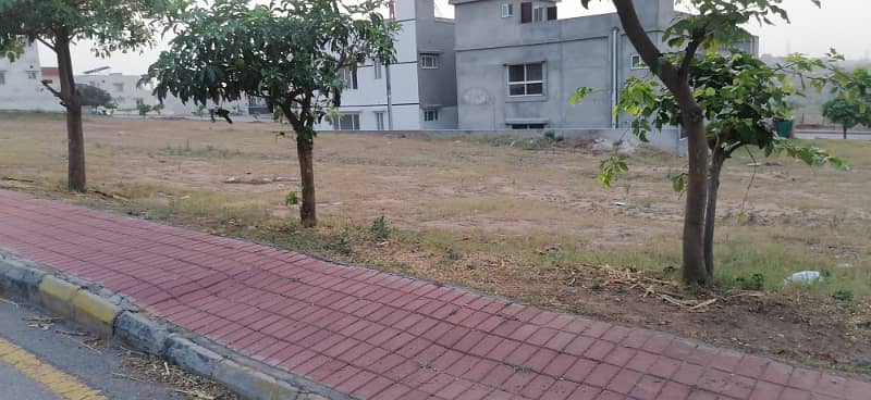 1 KANAL RESIDENTIAL PLOT AVAILABLE FOR SALE ON PRIME LOCATION IN BLOCK A 2