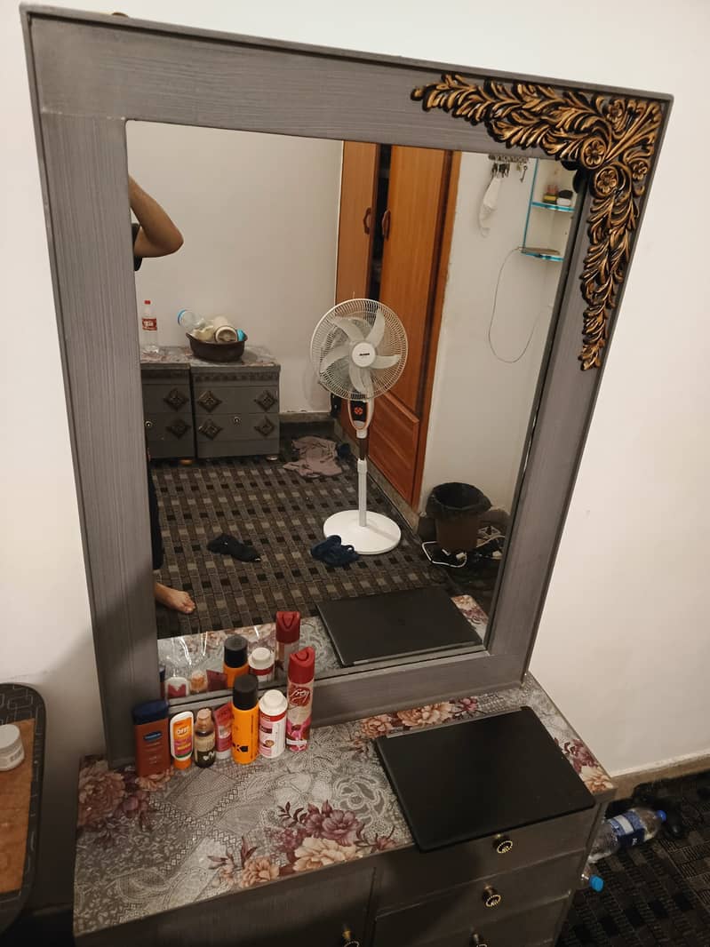Bed Set (2 Side-Tables and Dressing Table) 3