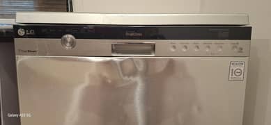 Dish washer