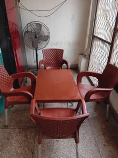 chairs and tabel