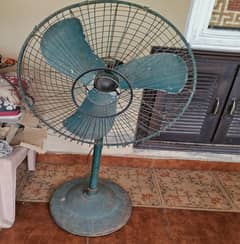 Pedestral fan/ Metal body