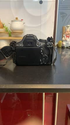 Canon dslr with 2 lens and 2 batteries 600d