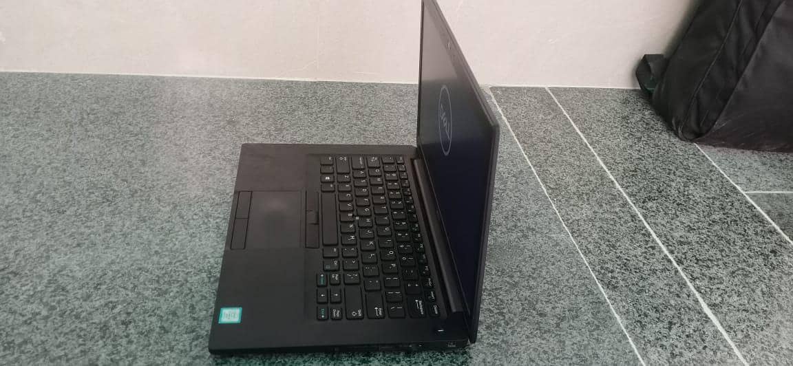 Dell latitude 7490 i5 8th gen, 8gb ddr4 ram and 256gb SSD 3