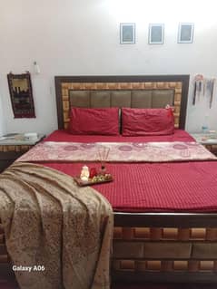 used Bed with 2 side tables
