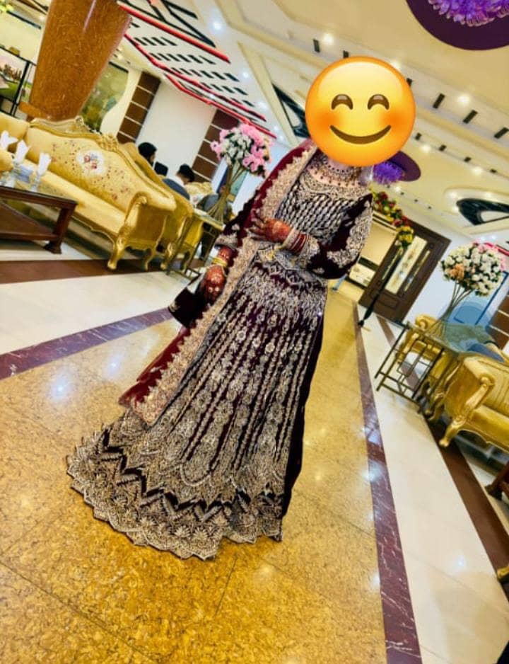 birdle lehnga sale bhtt zada piyra bilkul new hai  work b bhtt acha ha 0