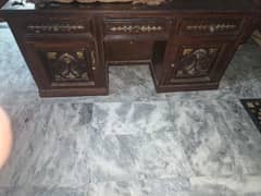 Used dessing table one sitetable and one little damage