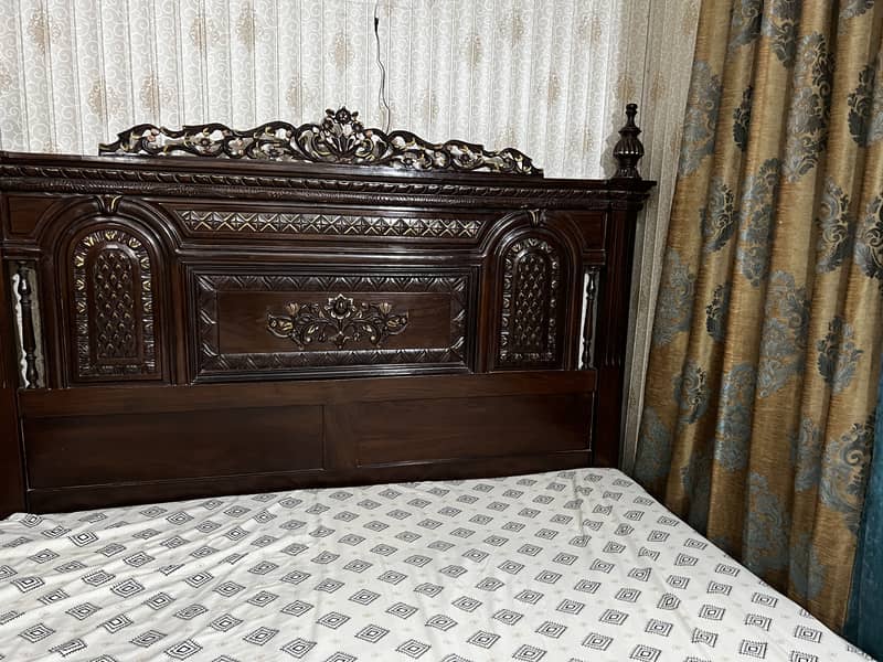 Queen bed with two side tables and dressing table in good condition 2