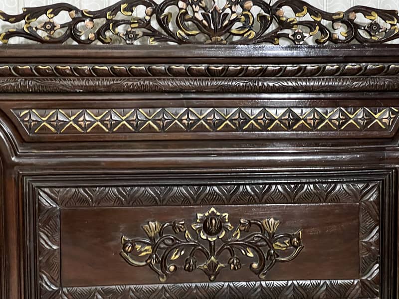 Queen bed with two side tables and dressing table in good condition 3