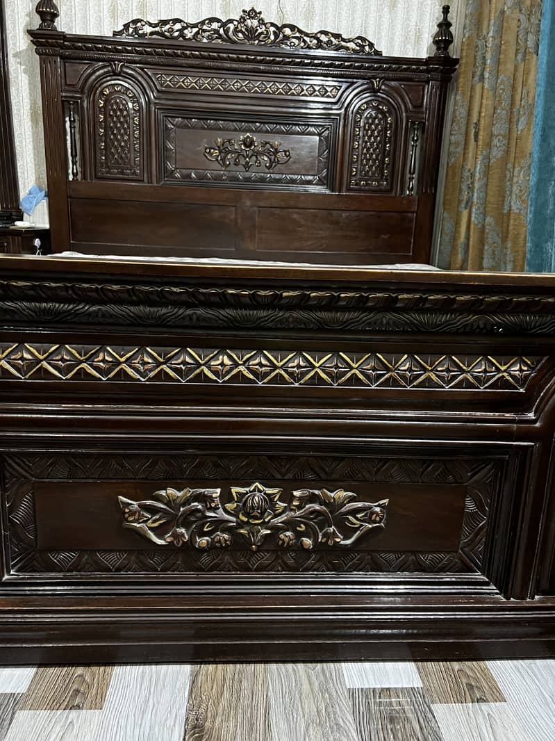 Queen bed with two side tables and dressing table in good condition 5