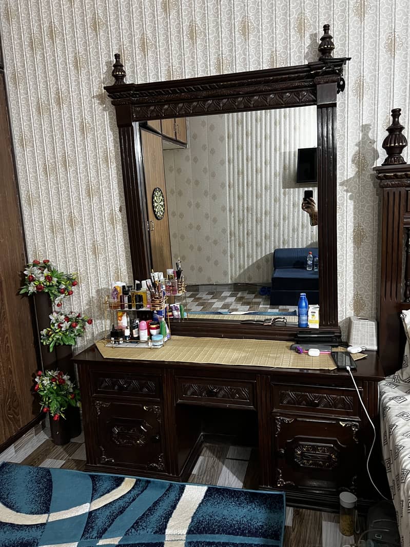 Queen bed with two side tables and dressing table in good condition 6