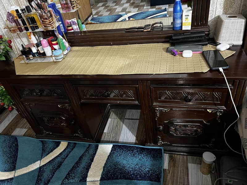 Queen bed with two side tables and dressing table in good condition 10
