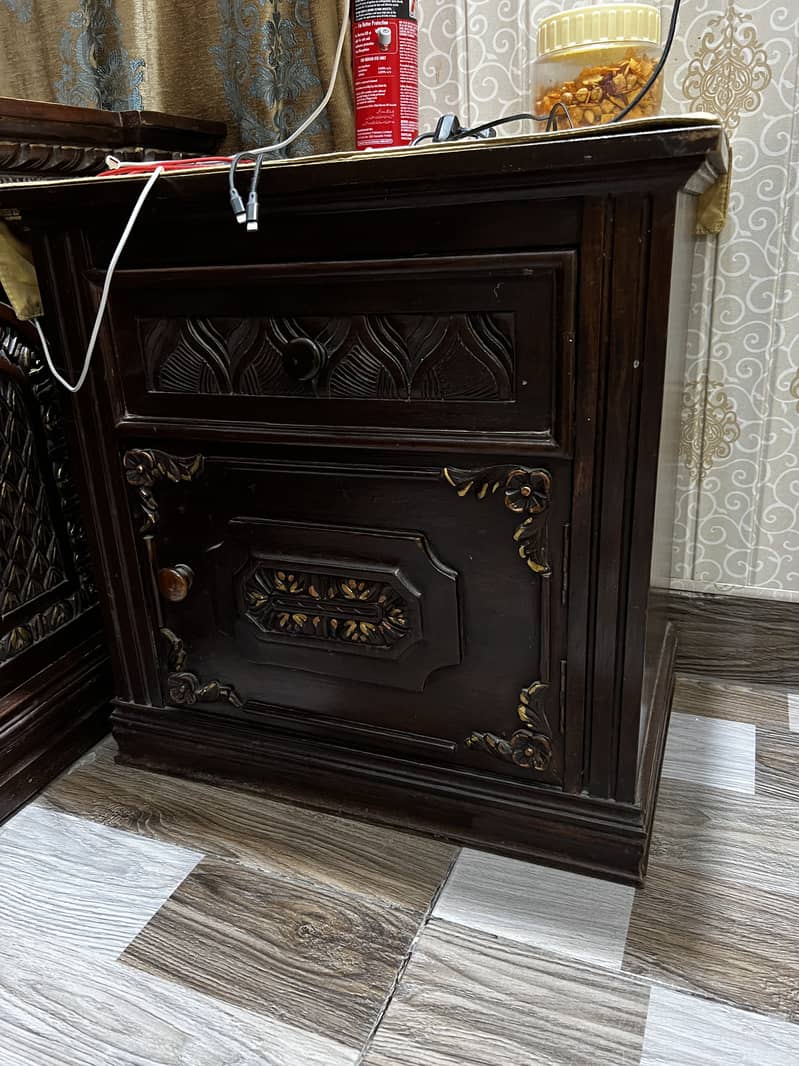 Queen bed with two side tables and dressing table in good condition 11