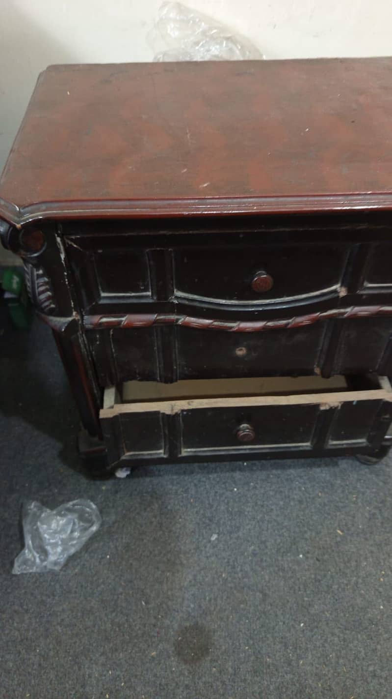 Bed Set, Dressing Table and Side Tables 3