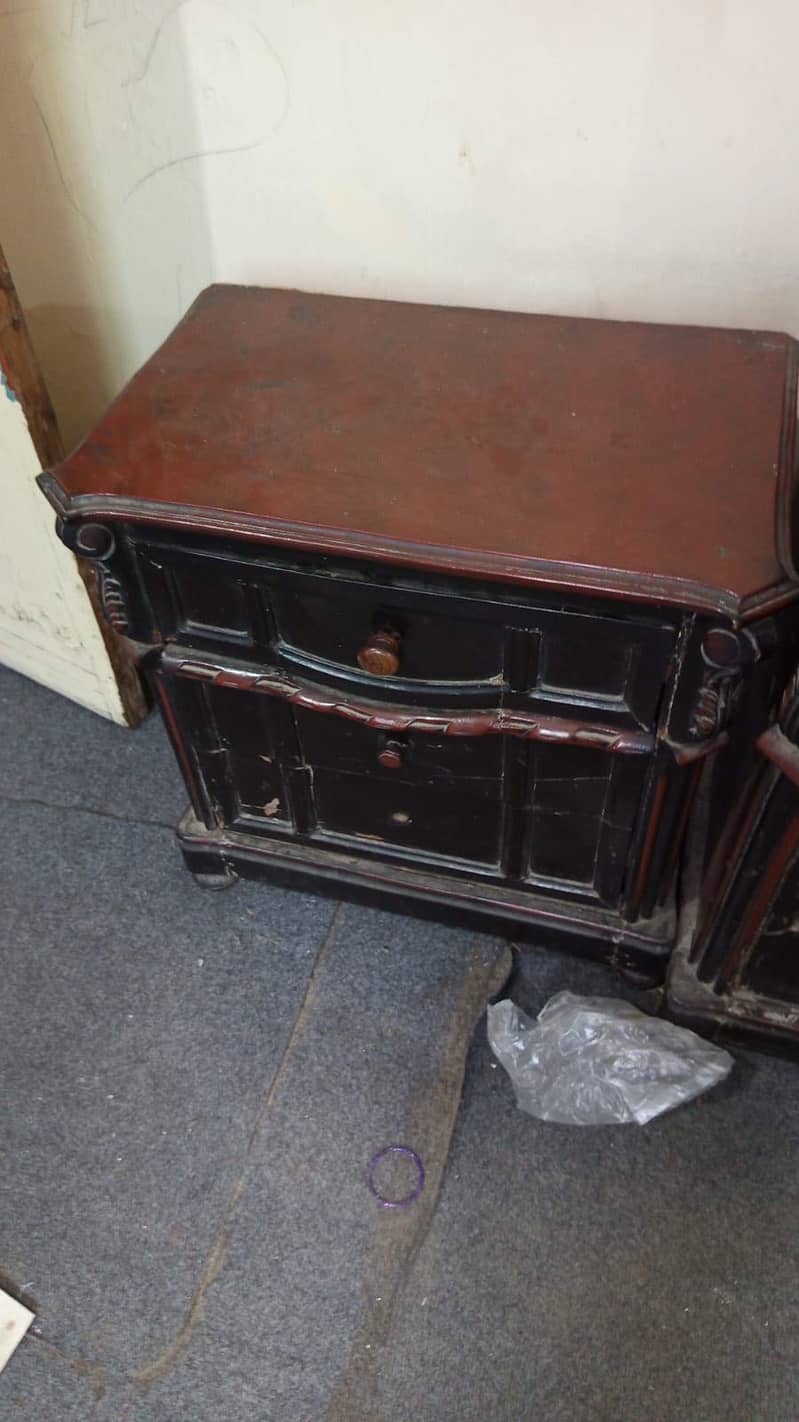 Bed Set, Dressing Table and Side Tables 4