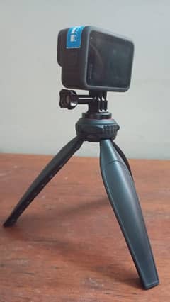 GO PRO 11 with sd card and tripod