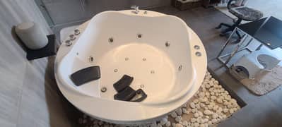 jacuzzi bath tub