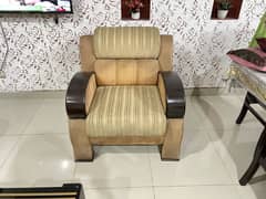 Sofa Set for sale in solid wood and good condition