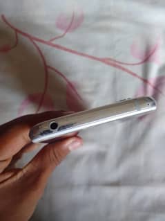 Sharp Aquos r2