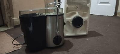 Juicer machine