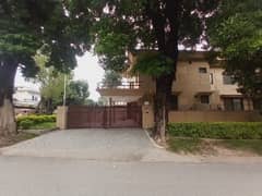 F-10 Spacious 4 Bed Upper Portion for Rent Prime Location