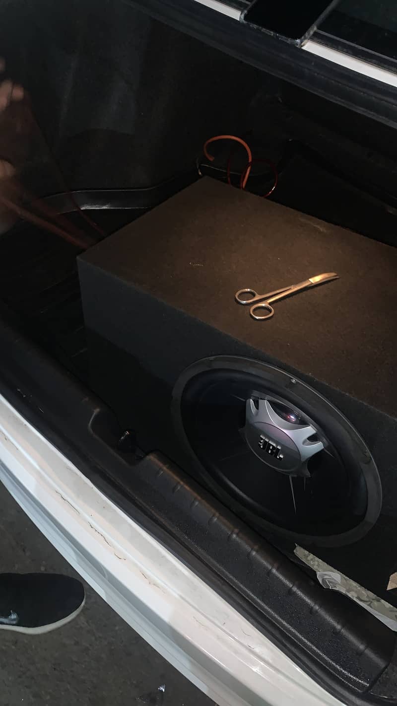 Jbl woofer with complete setup of box plus amplifier 1