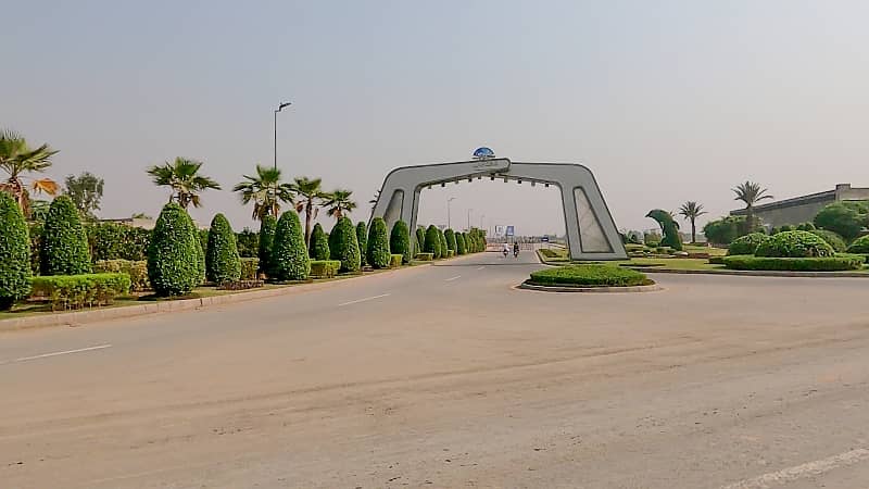 Hot Location 1 Kanal Balloted Plot Available in Overseas Central Block 7