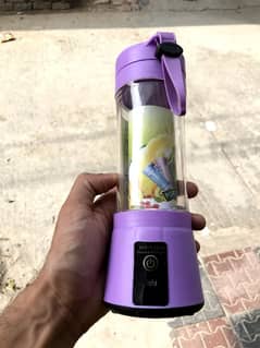 Mini portable juicer machine(03405381083)
