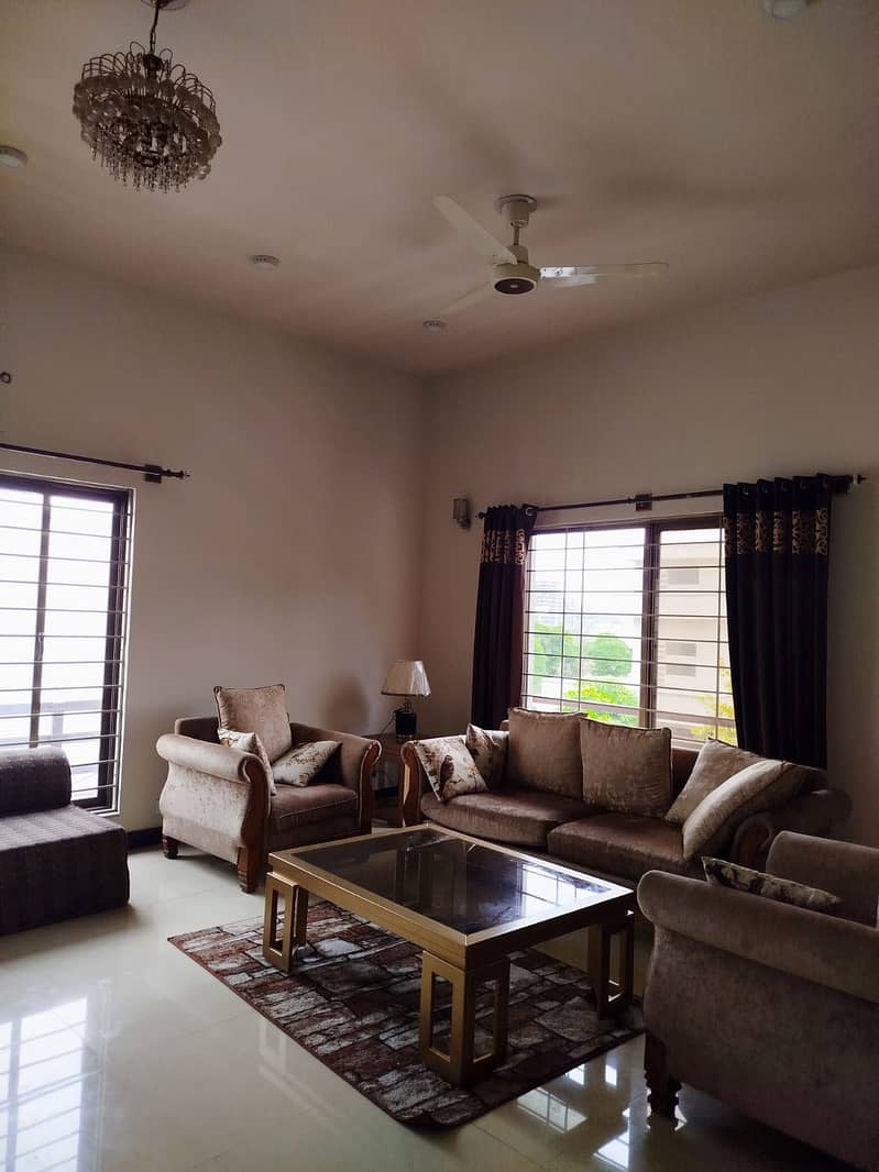 5 seater set with side tables and one main table 1