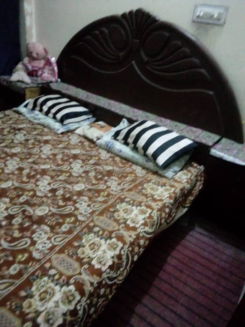 bed with side tables good condition 3
