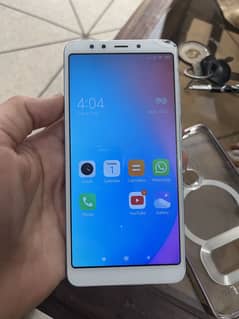 Redmi 5 model 16gb with sd card slot