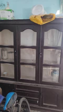showcase for crockery (bartano wali Almari)