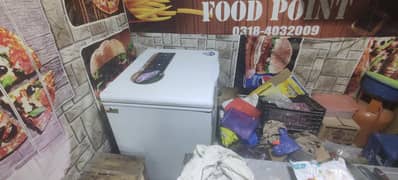 2 frayer 1 freezer  1 frayer hot plate ke sath ha