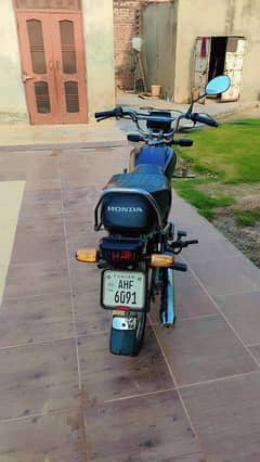 Honda 70 oct 2021 model sticker 2022 very good condition neat and clea
