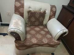 sofa used hai lakin condition theek hai 20 hazar