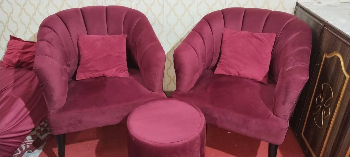 chairs set with table in good condition 0