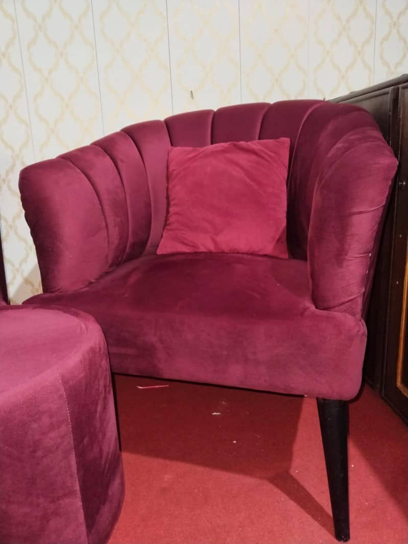 chairs set with table in good condition 2