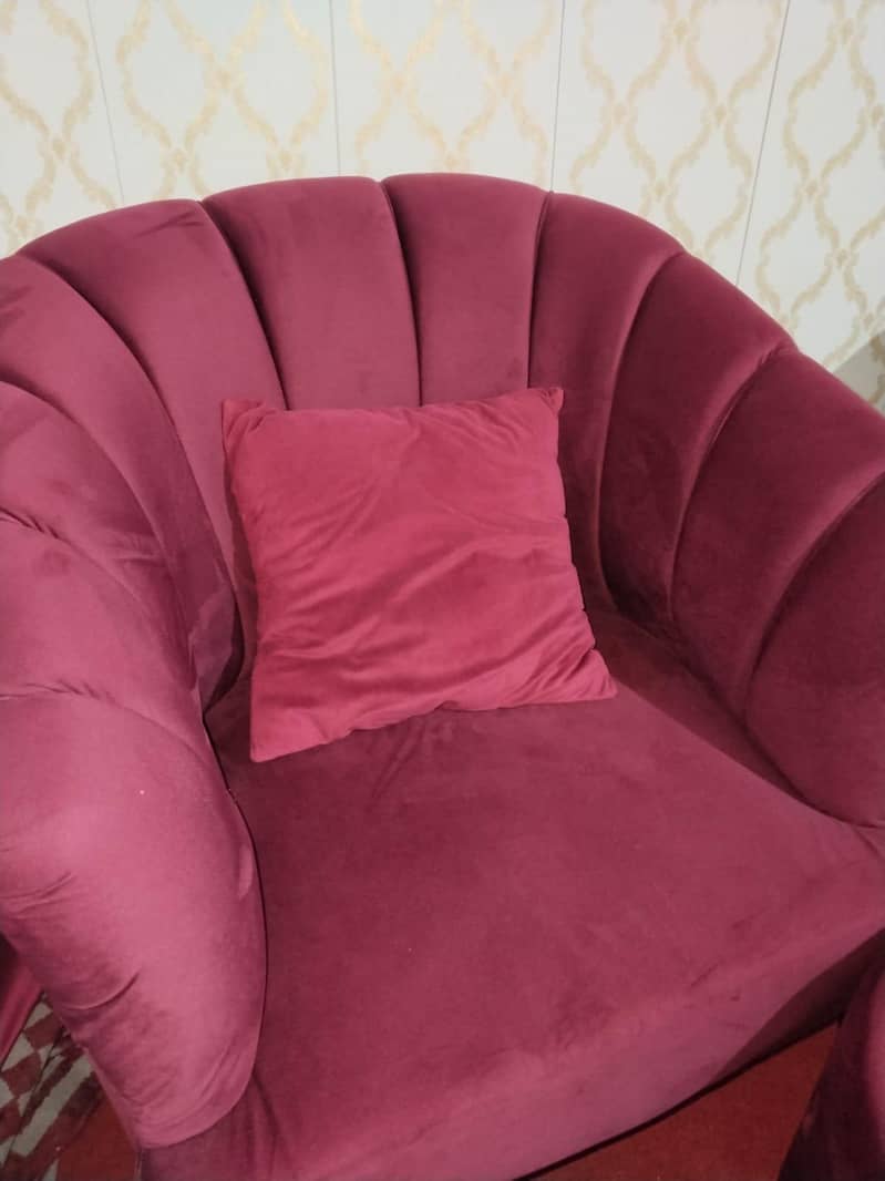 chairs set with table in good condition 4