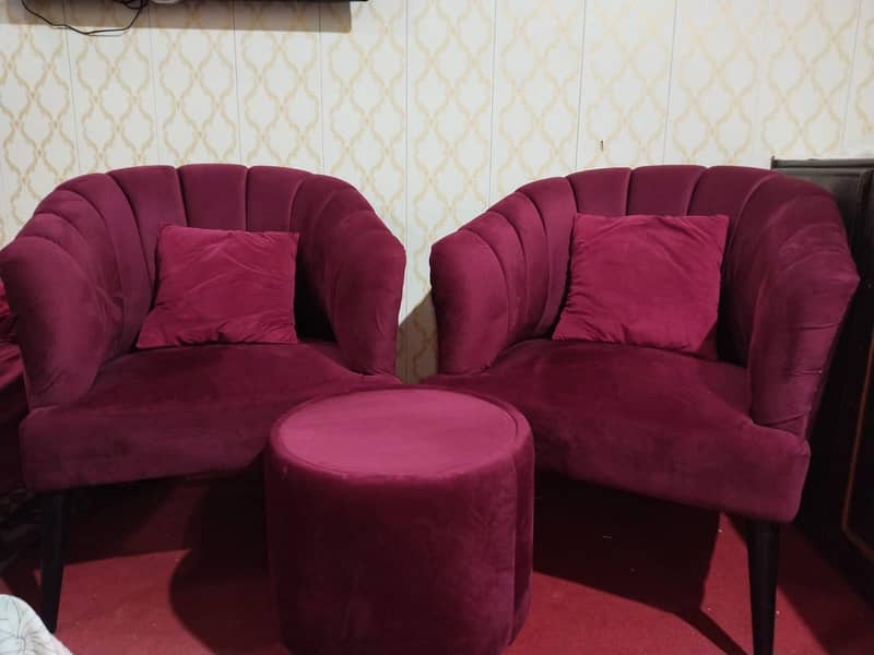 chairs set with table in good condition 6