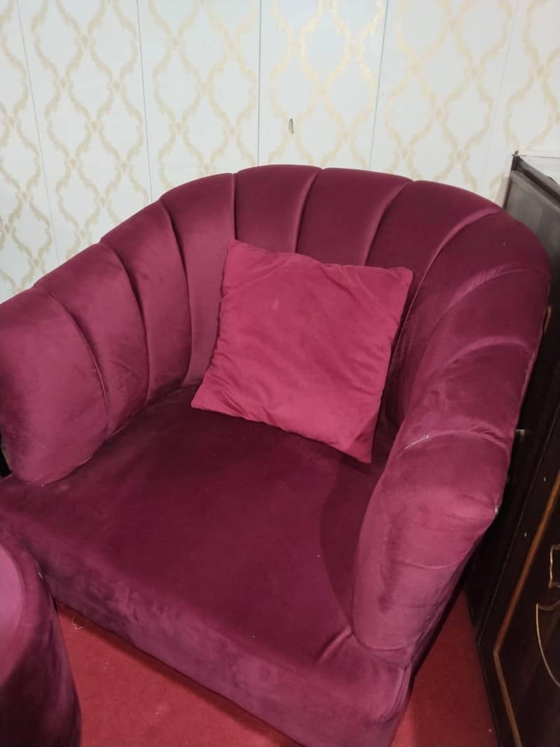 chairs set with table in good condition 7