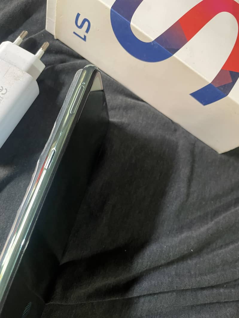 Vivo s1 8gb ram 256 hn memory all access with box 5