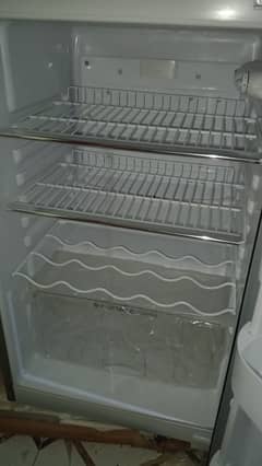 Mere paas he medium size ka bilkul zeeero fridge he jo 1 dafa bhi